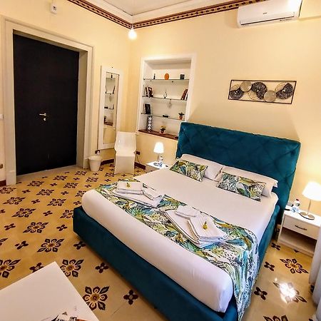 Suleima B&B Messina Centro Buitenkant foto