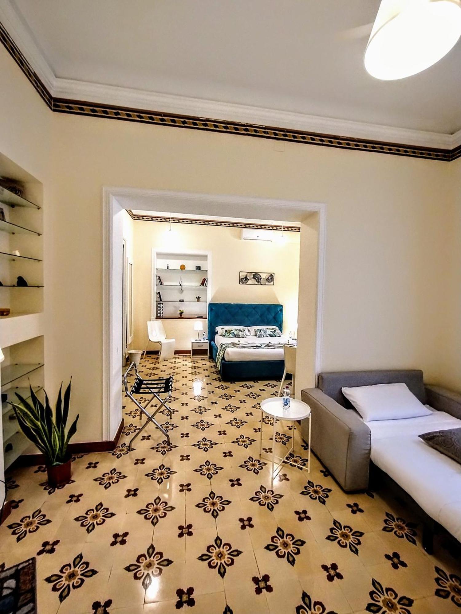 Suleima B&B Messina Centro Buitenkant foto