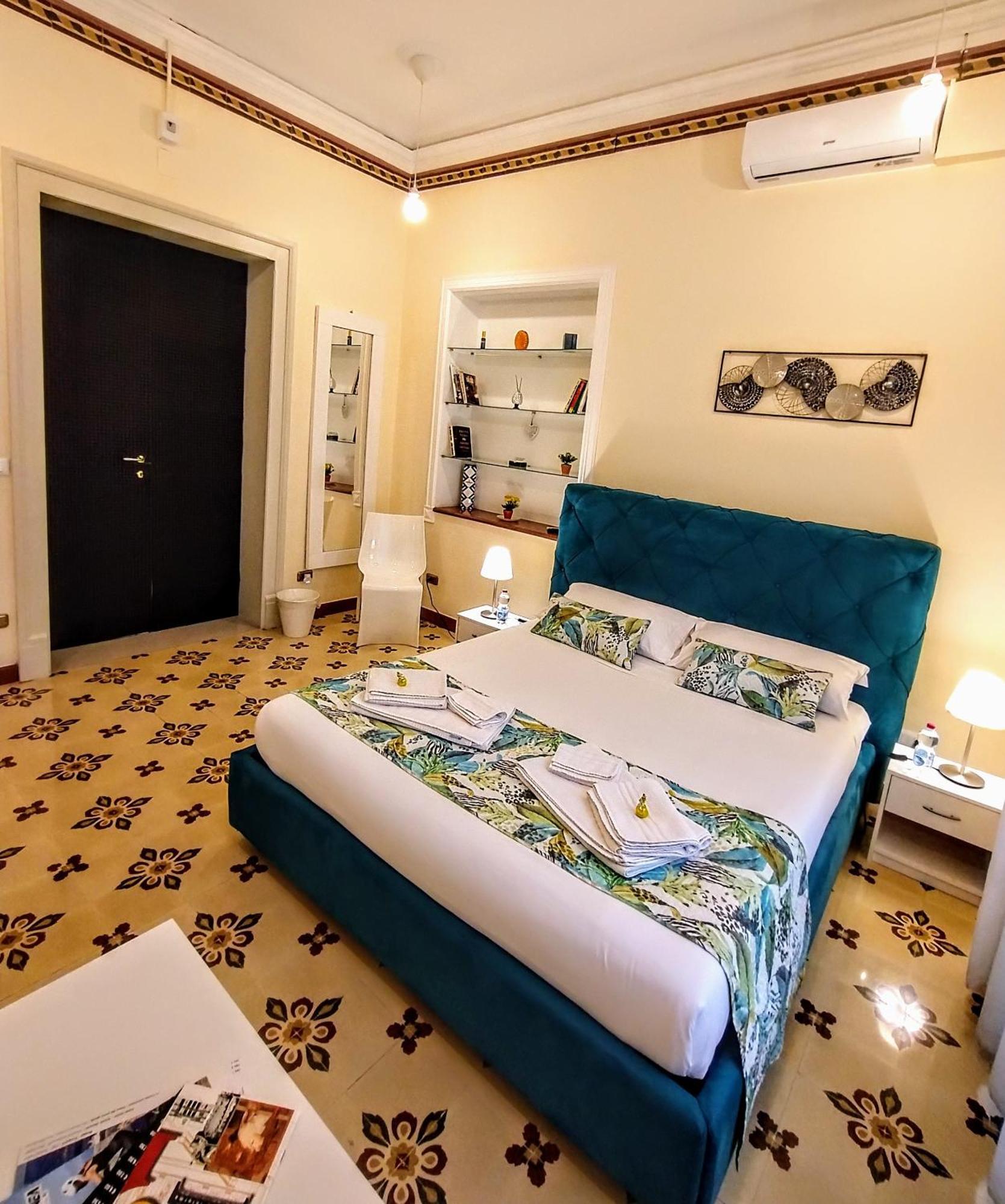Suleima B&B Messina Centro Buitenkant foto