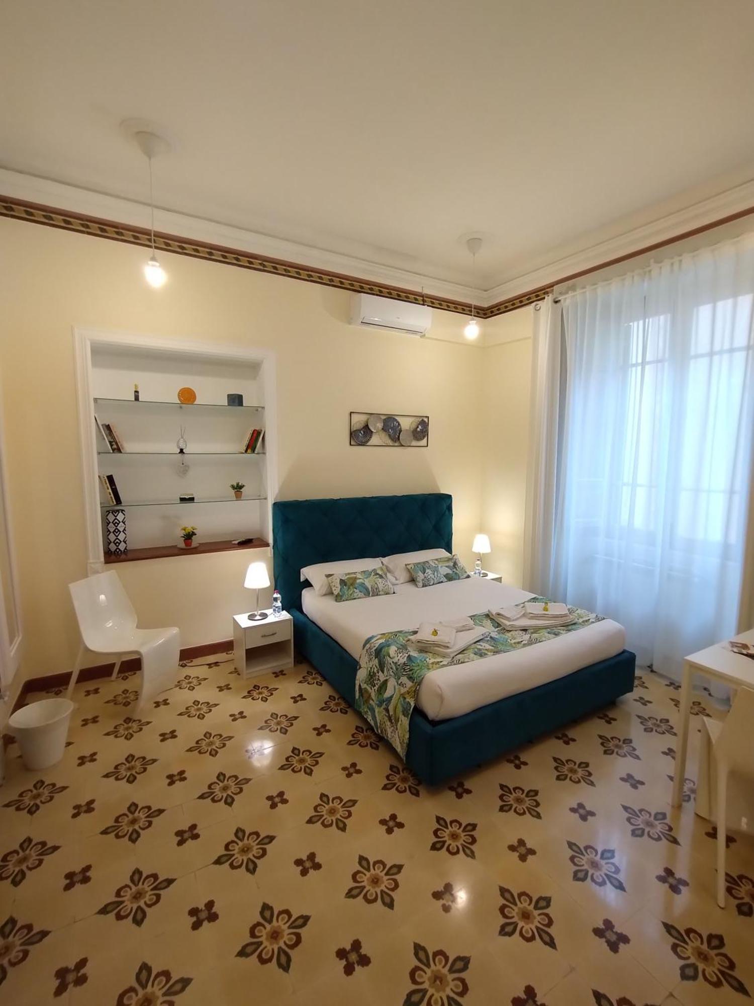 Suleima B&B Messina Centro Buitenkant foto