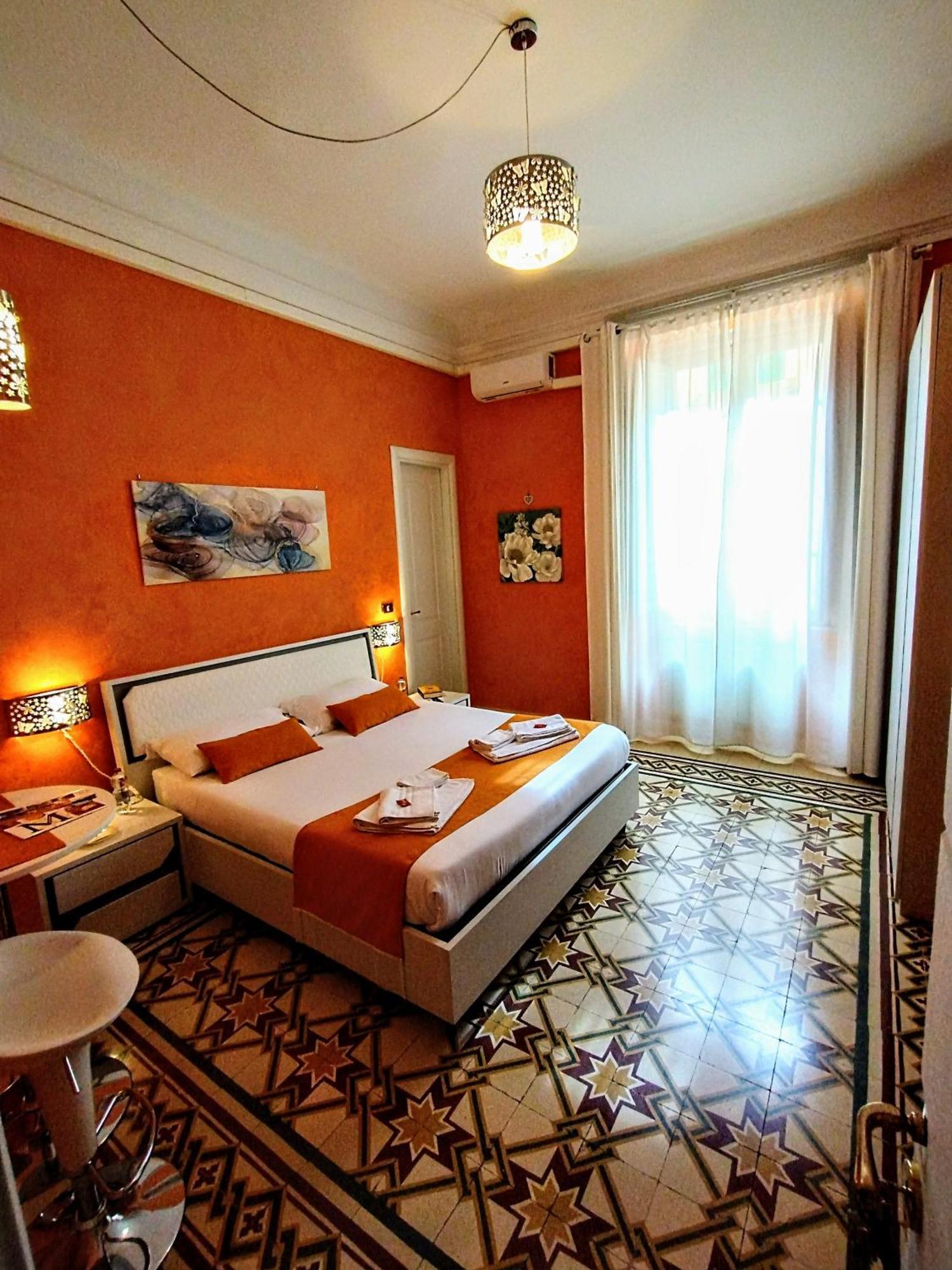 Suleima B&B Messina Centro Buitenkant foto