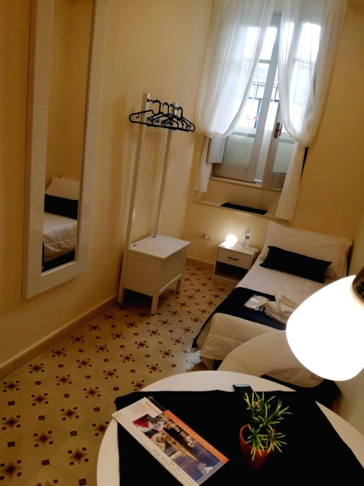 Suleima B&B Messina Centro Kamer foto