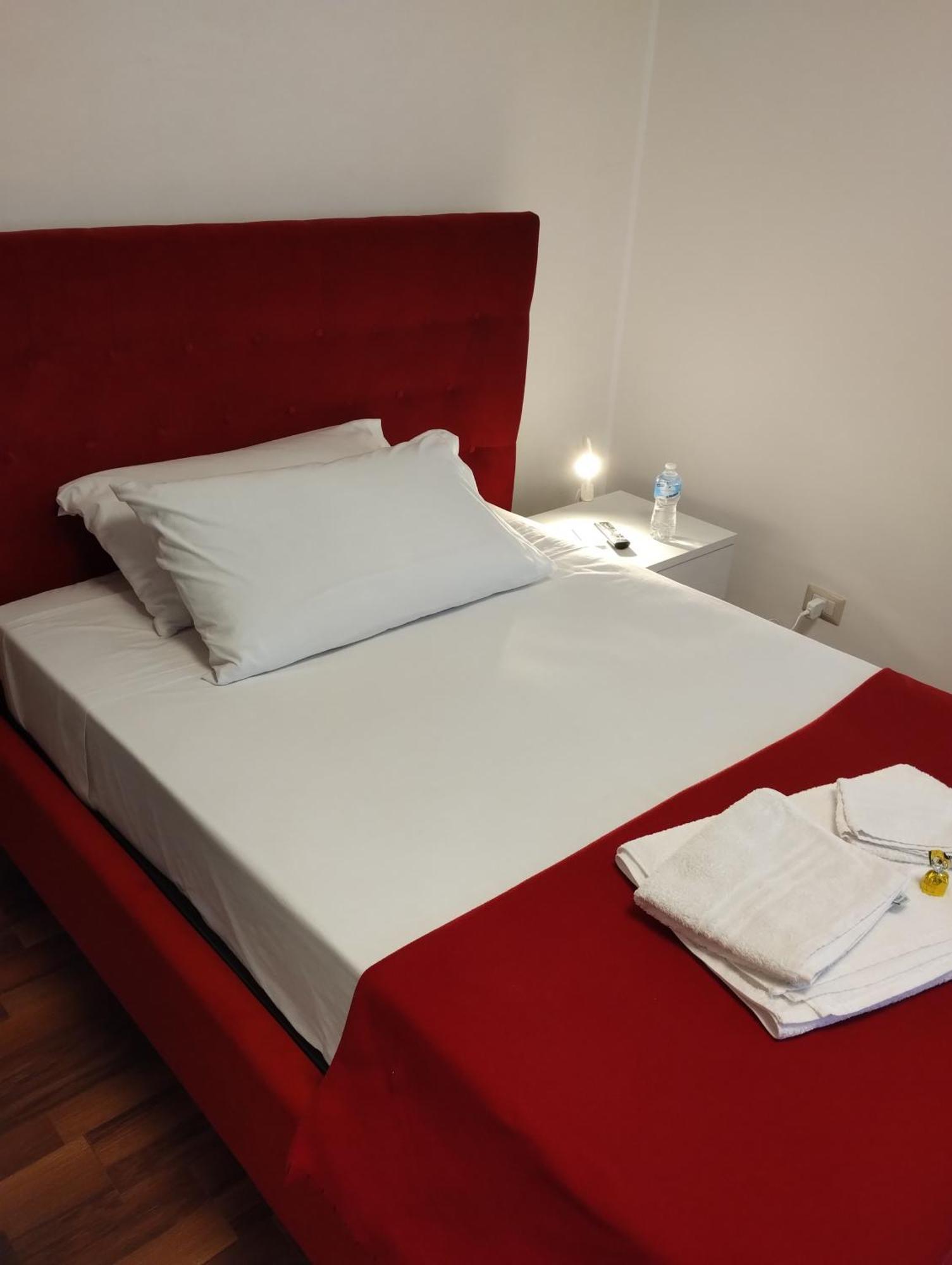 Suleima B&B Messina Centro Buitenkant foto