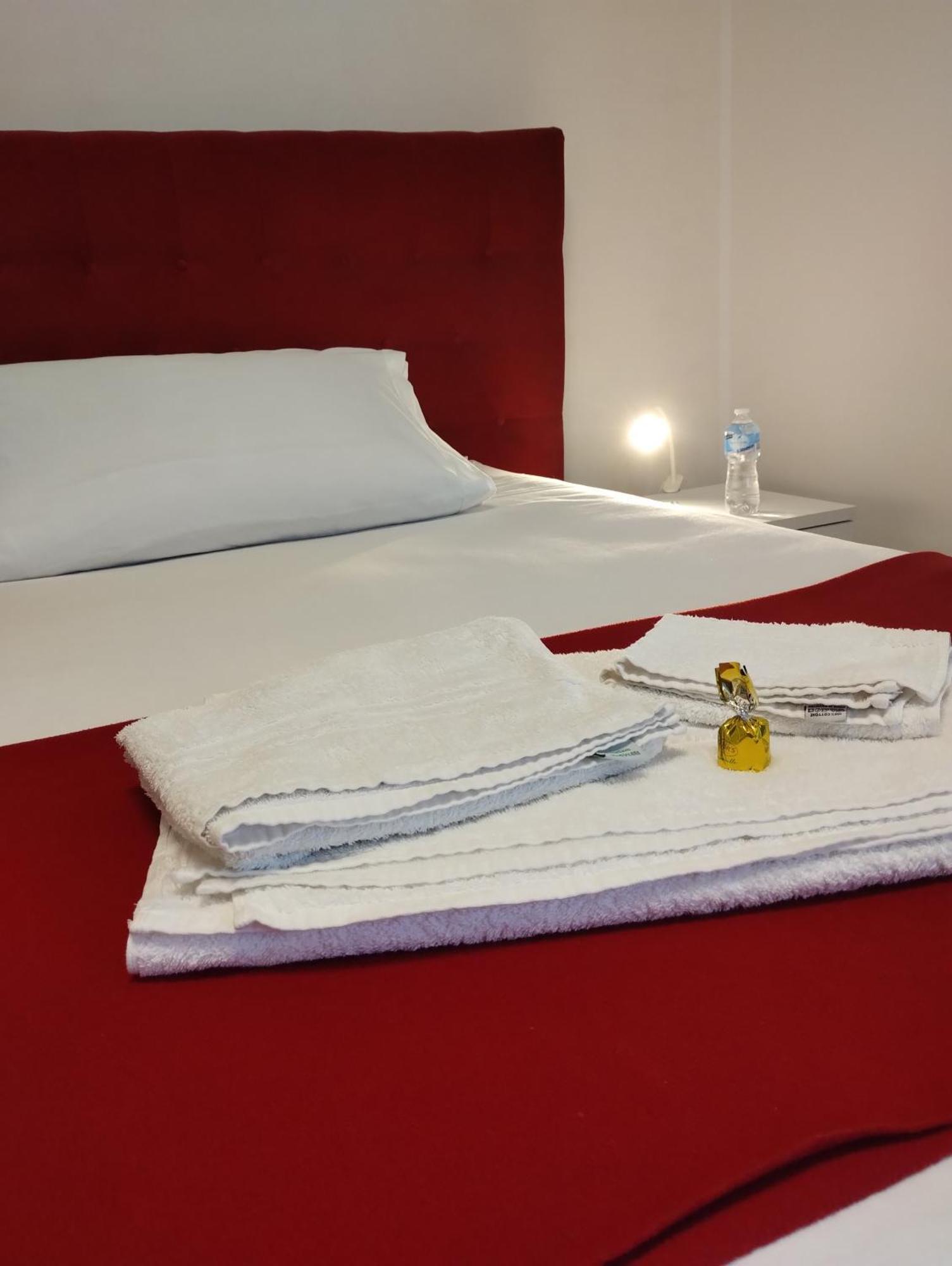 Suleima B&B Messina Centro Buitenkant foto