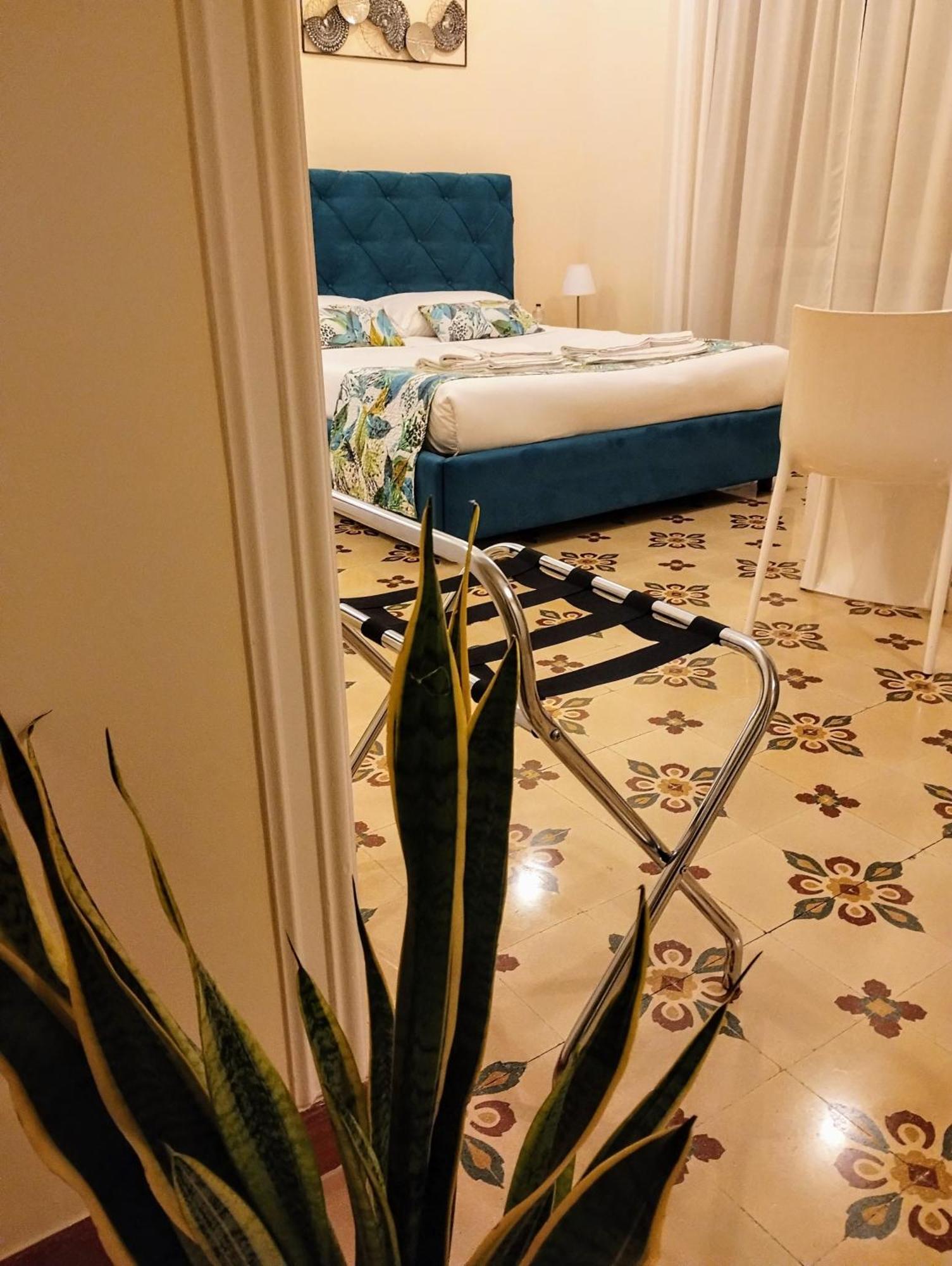 Suleima B&B Messina Centro Buitenkant foto
