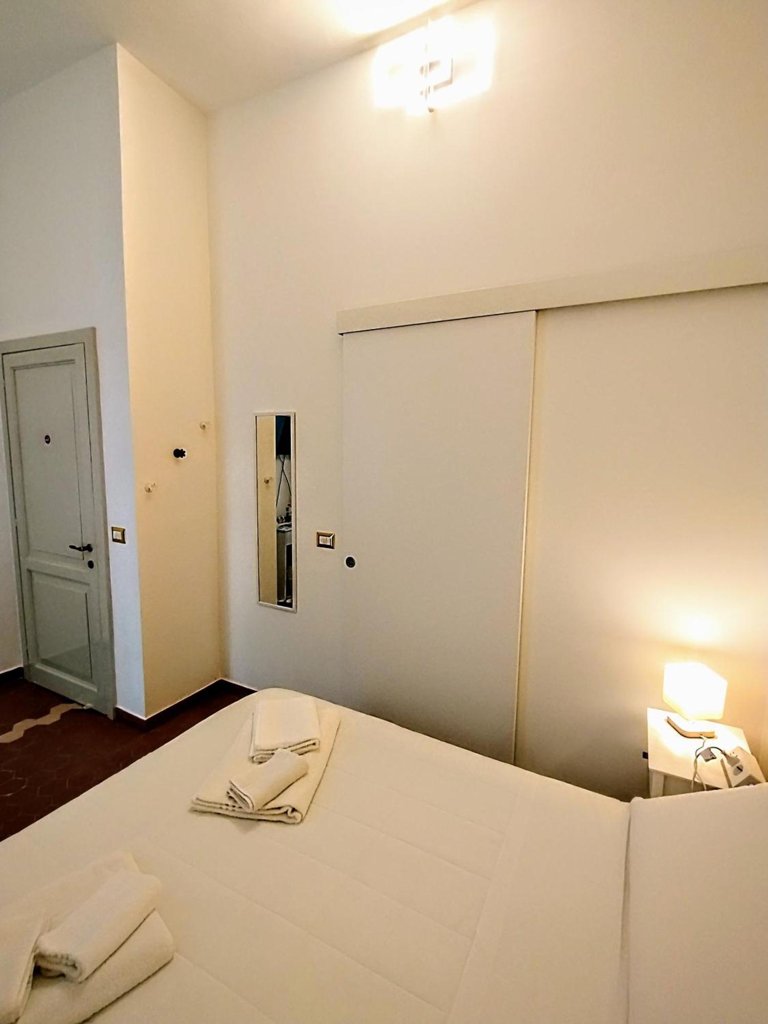 Suleima B&B Messina Centro Buitenkant foto