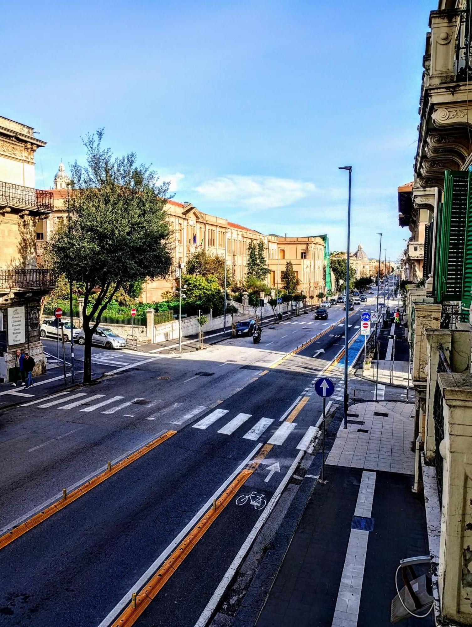 Suleima B&B Messina Centro Buitenkant foto